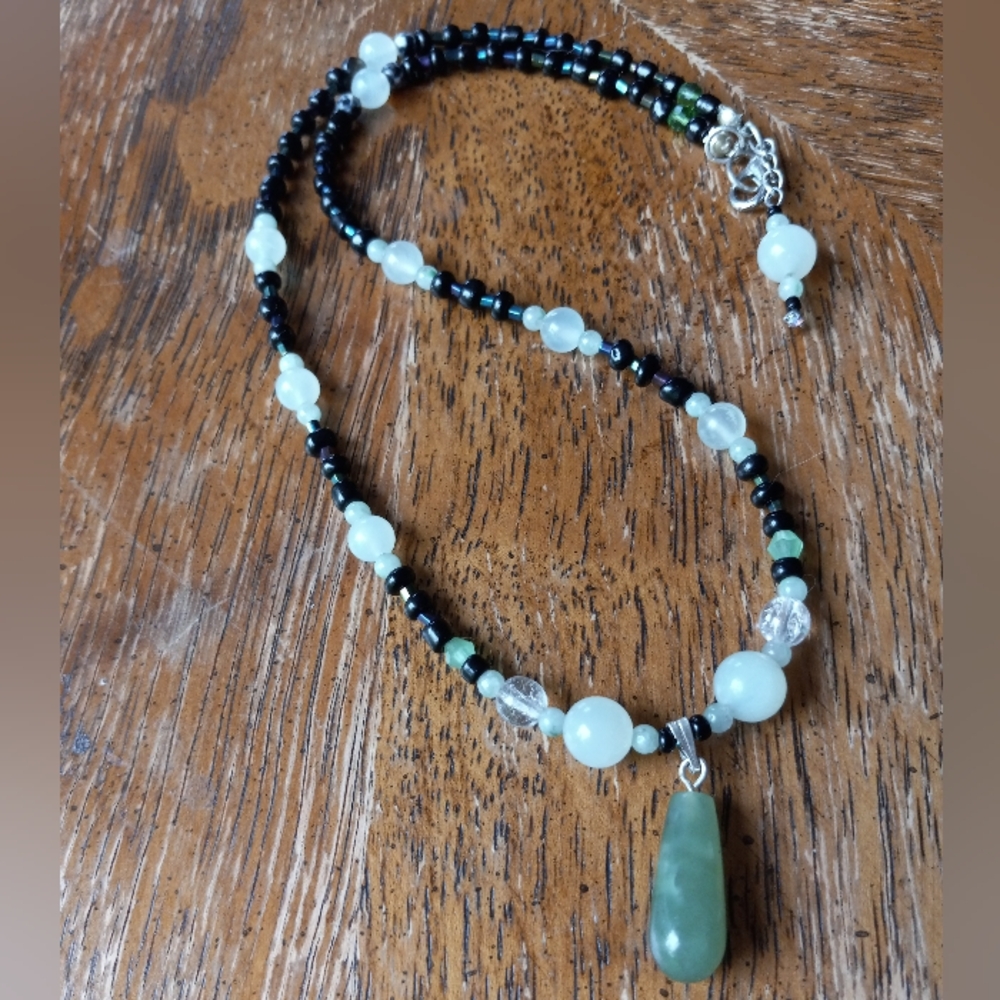 Jade Crystal Beaded Necklace!!!! - Picture 2 of 10